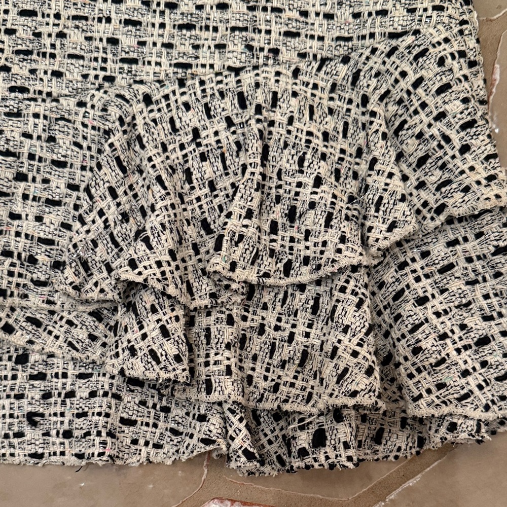 Chic Tweed Ruffle Skirt - Picture 2 of 4